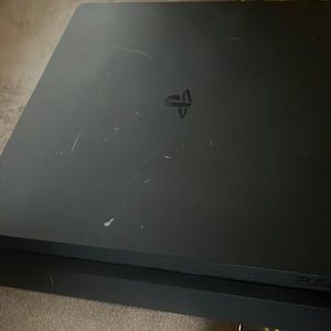 Great running ps4 slim lots of games